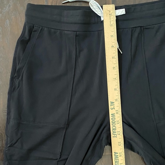 New with Tags Vuori womens Wideleg Pants With Pockets and logo Sz XL available - Picture 8 of 9